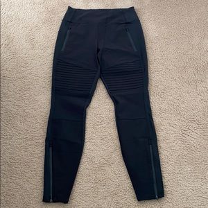 NWOT Athleta Headlands Hybrid Moto Tight